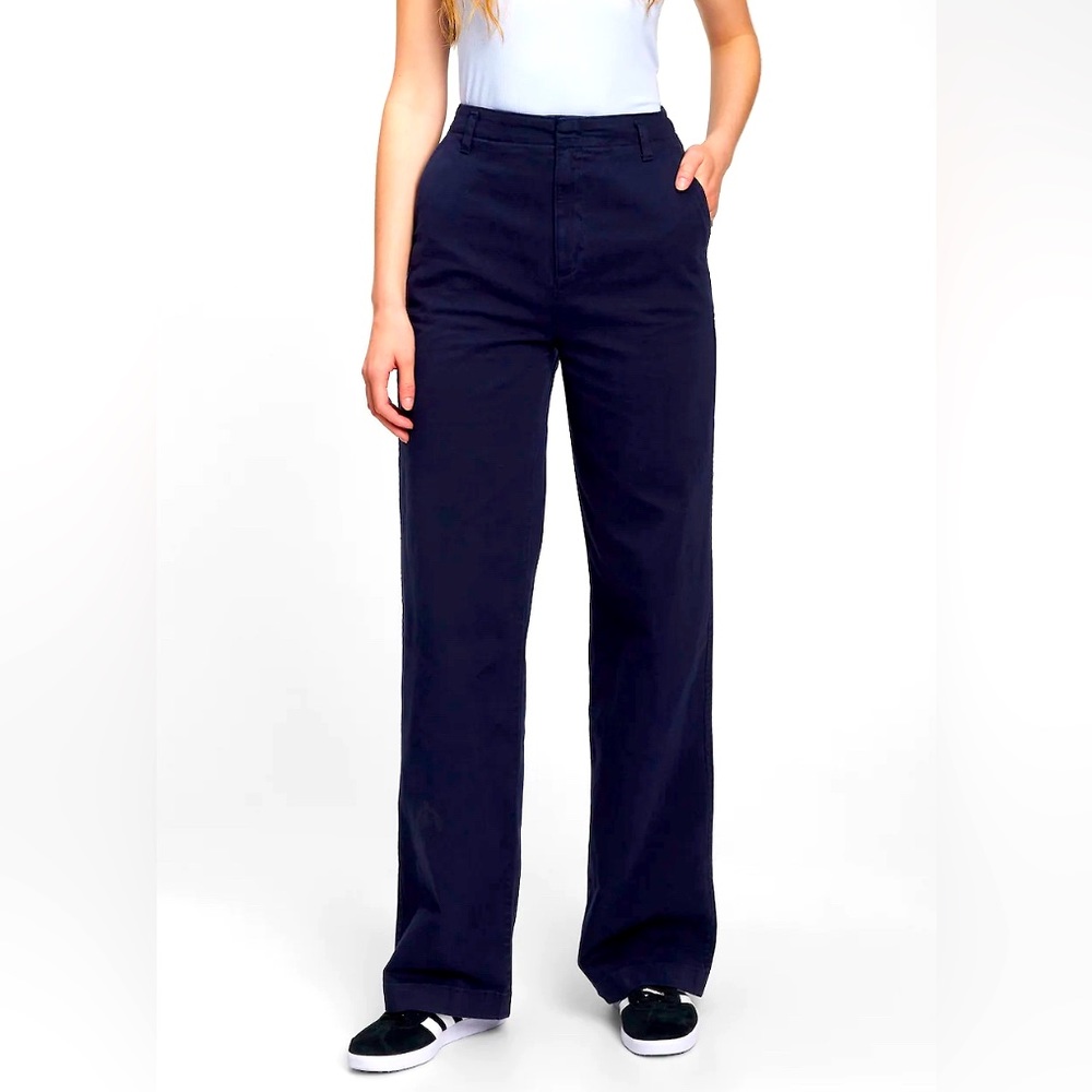 GAP loose khakis with washwell